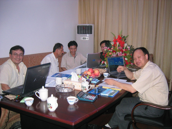 秘魯和巴基斯坦客戶來(lái)公司簽約訂貨